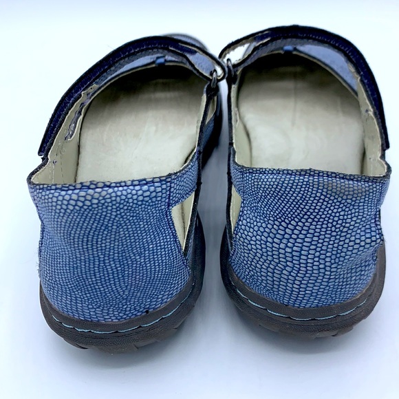 JBU by Jambu Megan Reptile Embossed Memory Foam Mary Jane Shoes - Picture 3 of 12